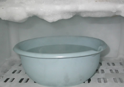 К чему приводит лед в холодильнике?