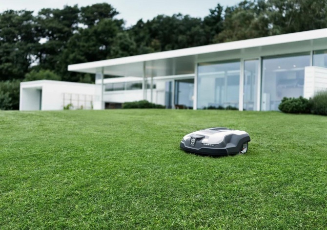 Лето все ближе: секреты идеального отдыха на даче с газонокосилкой-роботом Husqvarna