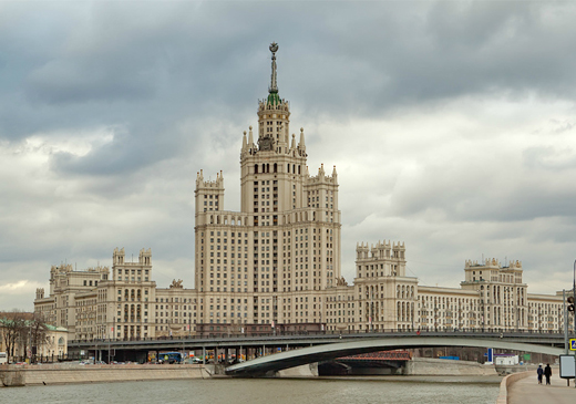 Количество высотных домов в сегменте новостроек Москвы за год увеличилось на 41%