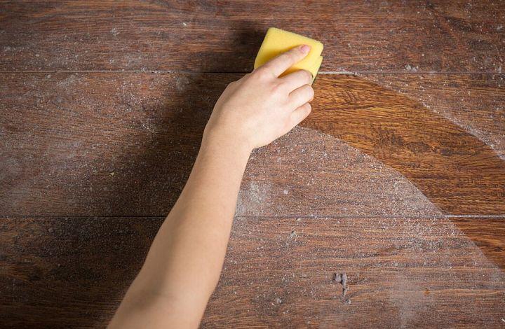 Уборка дома: как бороться с пылью и заботиться о руках